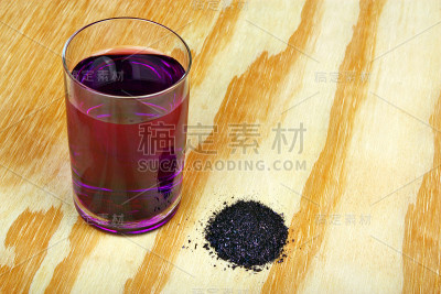 高锰酸钾晶体堆