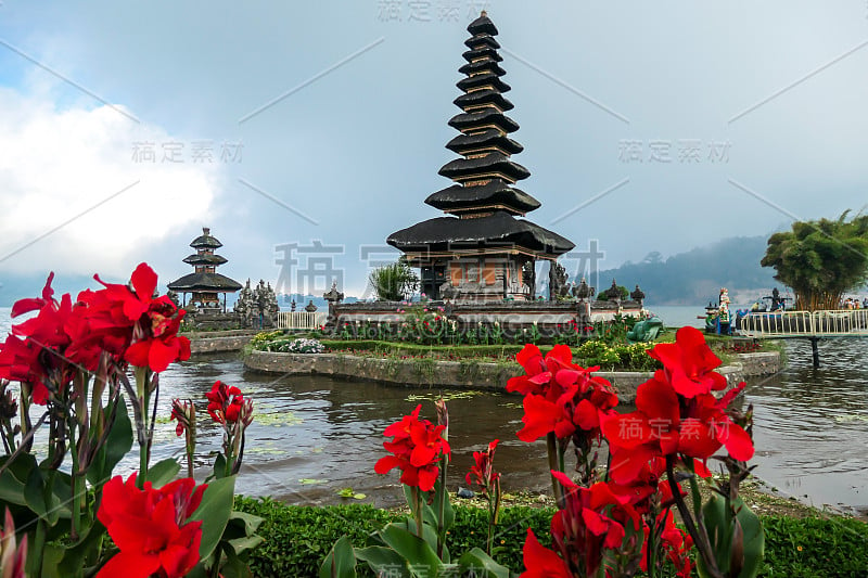 Buleleng - Ulun Danu Temple - Hindu water Temple