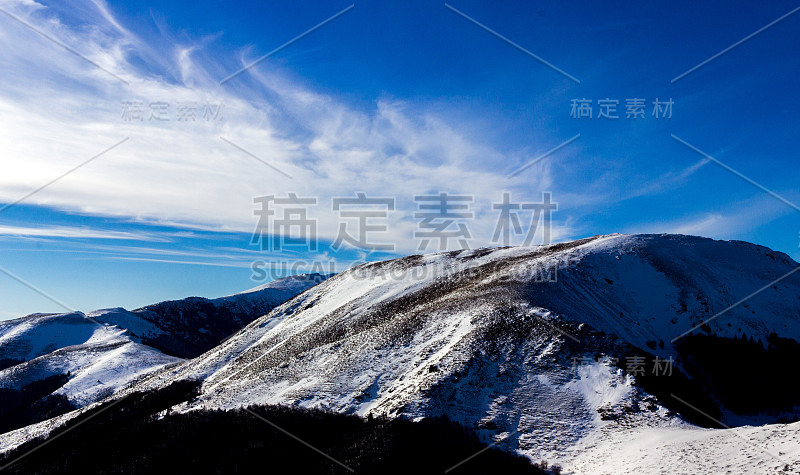 跟踪路线从Rozino村到小屋Eho和Yumryk峰和Vezhen峰Stara planina(巴尔