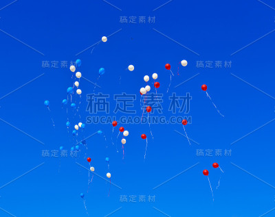 气球在天空中飞翔