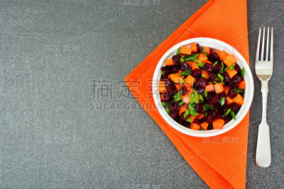 健康饮食食品:胡萝卜，甜菜，植物油