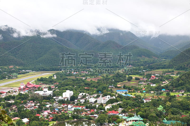 泰国湄南河孔木寺的全景