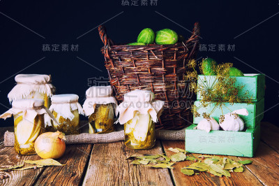冬天用的罐子里的泡菜