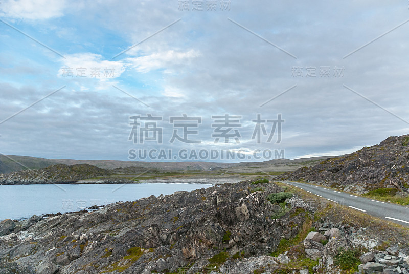 巴伦支海的石质海岸，沿瓦朗格国家旅游