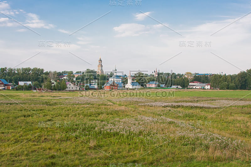 俄罗斯弗拉季米尔斯基地区的夏日田园风光