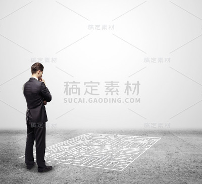 男人和迷宫