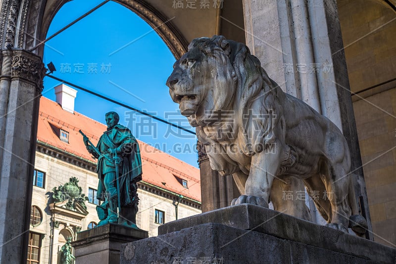 慕尼黑，Odeonsplatz, Feldherrnhalle前的狮子雕像