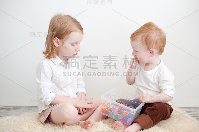红头发的兄妹