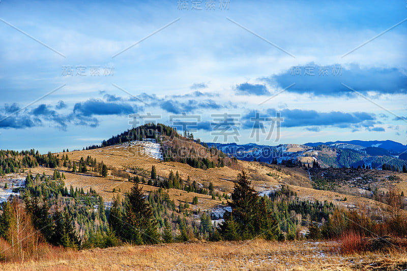 喀尔巴阡山顶冬季美景