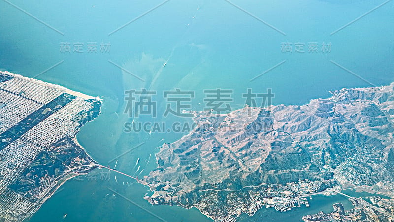 从飞机上看到的金门大桥和旧金山海湾地区