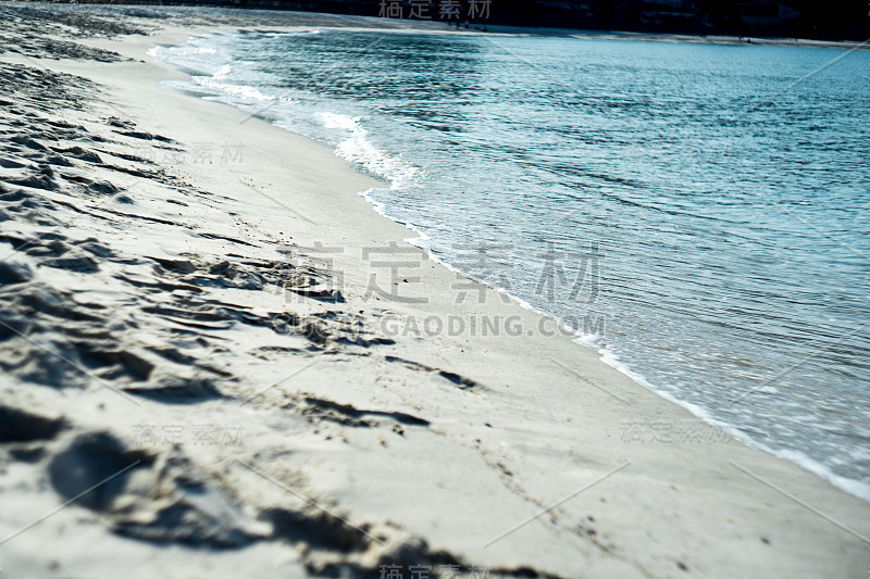 热带海滩放松，日本热带海，夏日海滩与蓝色海水，天堂海滩和夏季海，海洋海滩放松，户外旅游。