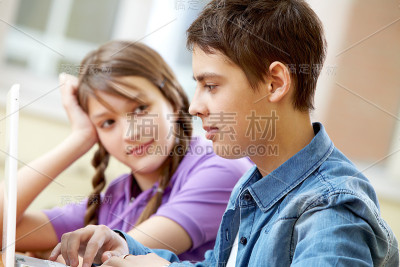 学校的朋友