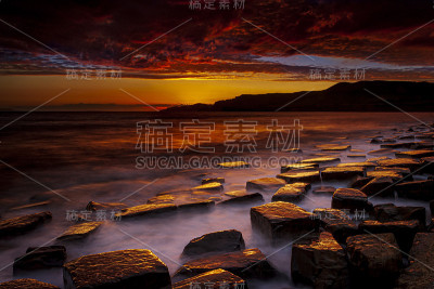 金默里奇日落雨云清晰显露出红色的天空