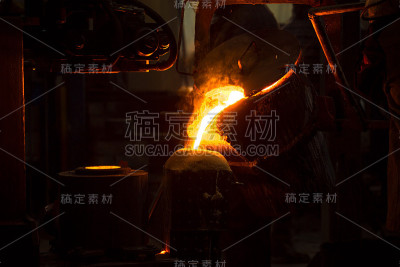 铸铁、钢和液态金属的熔炼炉。
