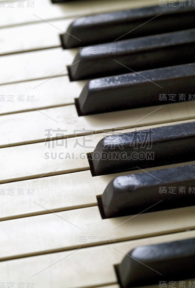 近景古董钢琴键盘
