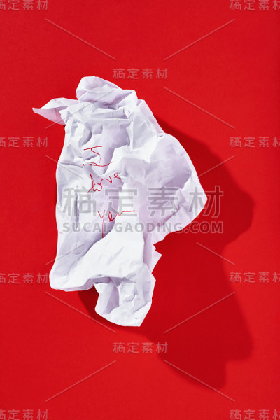 皱巴巴的纸
