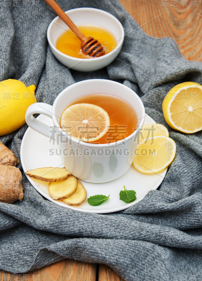 一杯柠檬姜茶