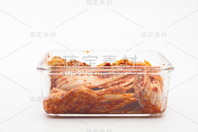 泡菜放在玻璃器皿上储存