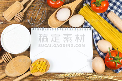 烹饪概念。基本的烘焙原料和厨房工具