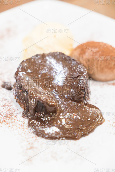 熔岩巧克力甜点