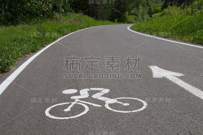 道路和标志上的自行车