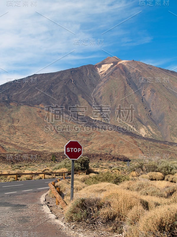 停止标志与mount teide在背景