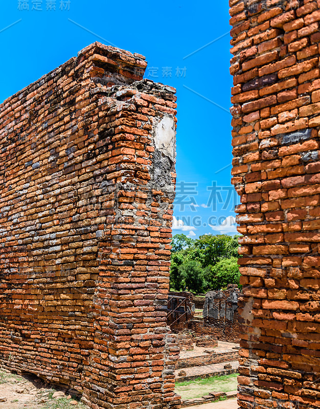 Wat Phrasisanpetch (Phra Si Sanphet)的砖墙。泰国大城府历史名城