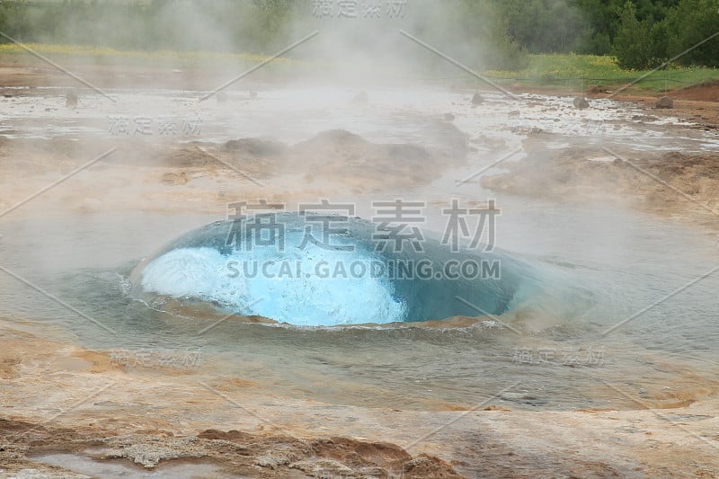 冰岛的 Strokkur Geysir