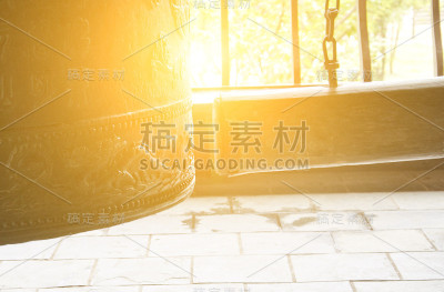 殿里贝尔