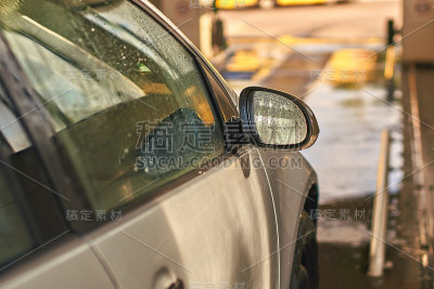 清洁汽车清洗服务的内部