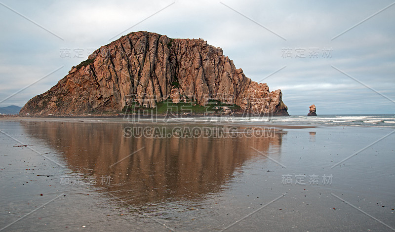 Morro Rock At Sunrise At Morro Bay State Park在美国加利