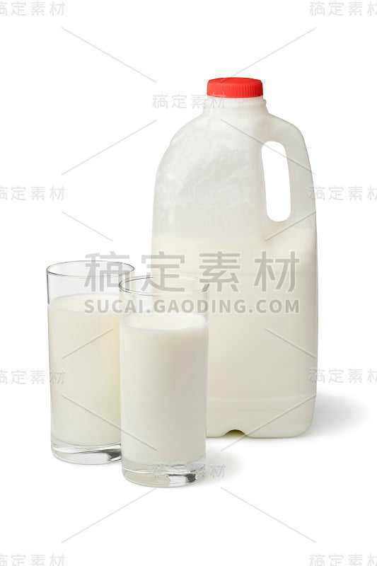 塑料罐和玻璃与新鲜有机酪乳