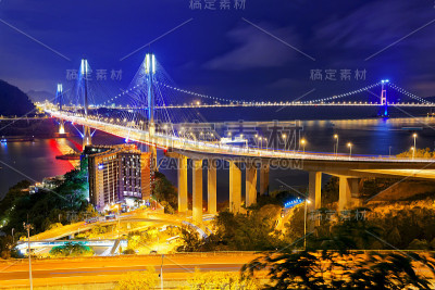 夜间公路桥
