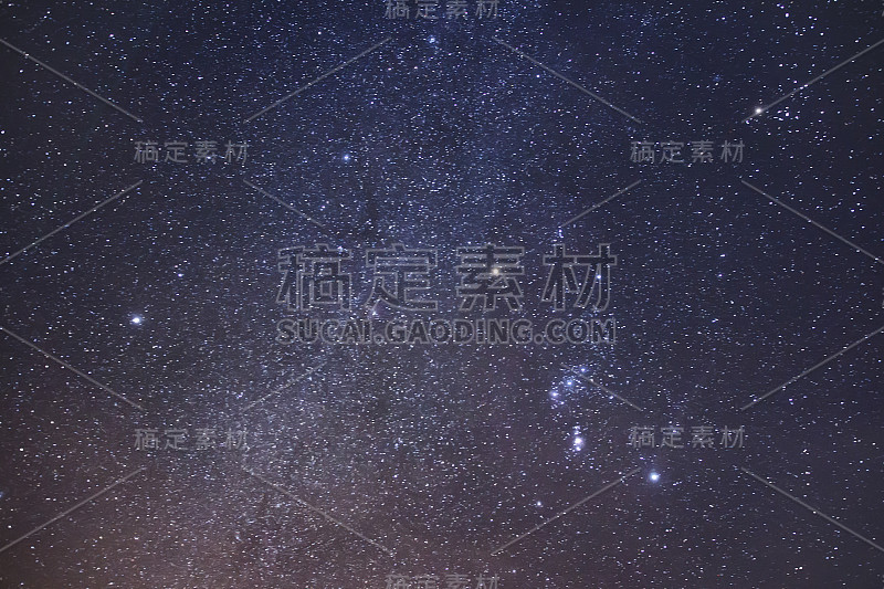 星空背景。夜空中闪烁的星星。星空宇宙中的星座和星系。