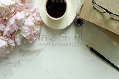 早晨喝咖啡休息