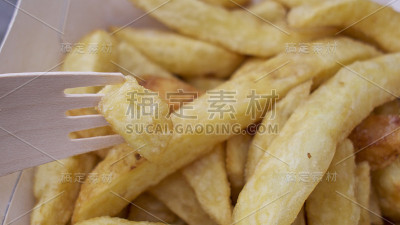 英国海滩上的薯条