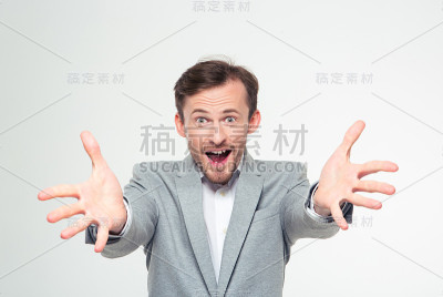 快乐的商人向镜头伸出双手