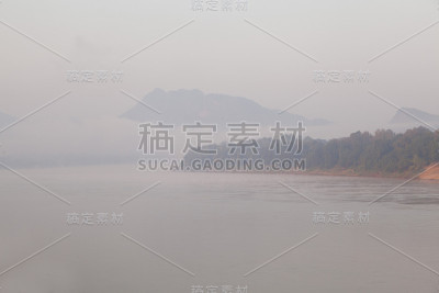 在琅勃拉邦的湄公河