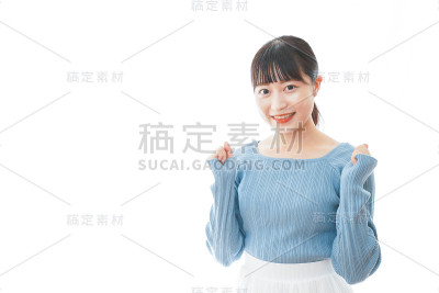 年轻女子在家里高兴