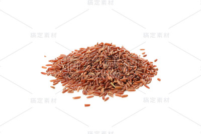 一堆孤立在白色背景上的大米
