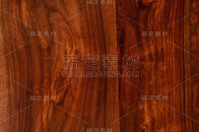 深棕色自然红木在工作室拍摄。