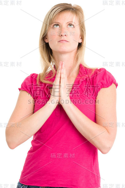 祈祷的女人抬头看