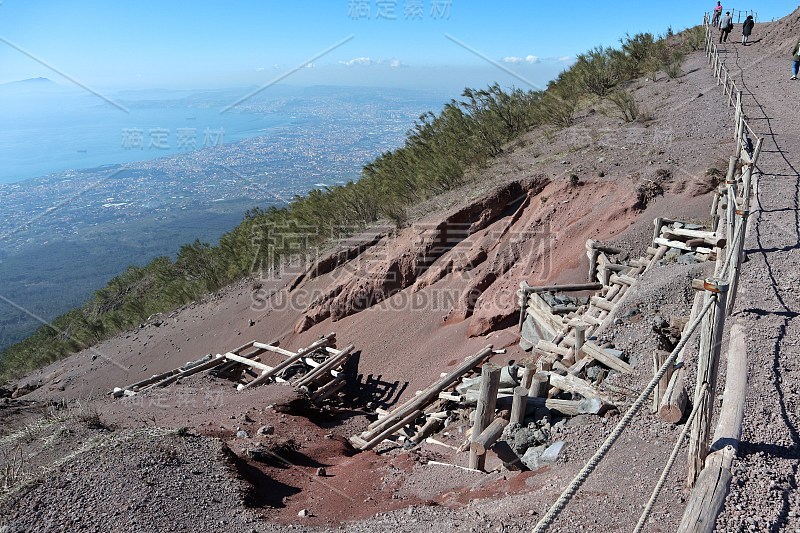 维苏威火山-沿这条路的围堵城门