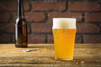 清爽黄金啤酒