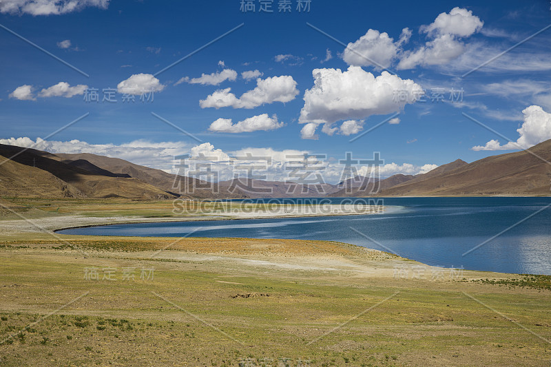美丽的青藏高原湖畔