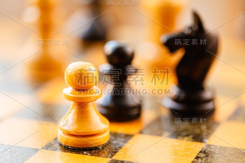 棋子上的黑白棋和棋子上的骑士