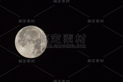 月亮与文本空间