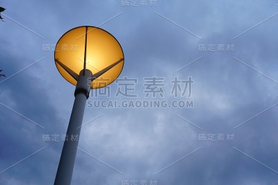 反映了路灯