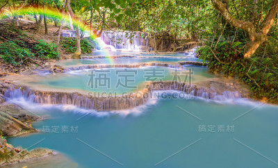 雨林中的瀑布(老挝的达匡斯瀑布。