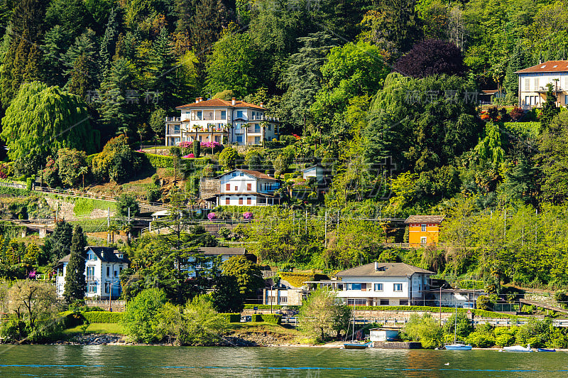 意大利皮埃蒙特大湖(Lago Maggiore)沿岸的房屋